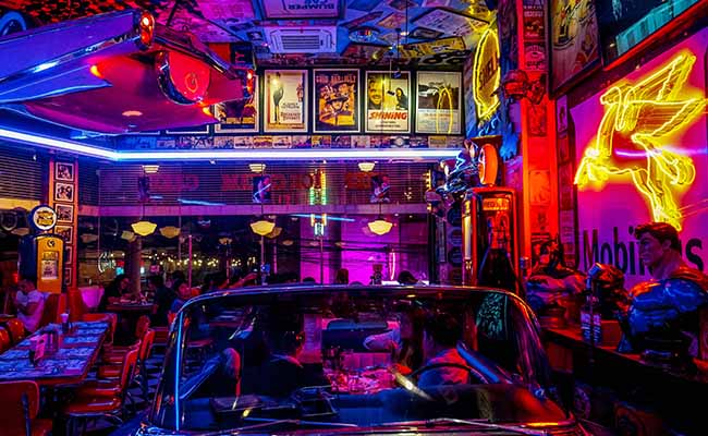 男模服務項目逛街